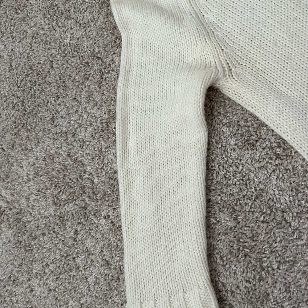 ⭐️ Firm Price ⭐️ Large White Turtleneck (Juniors) - Picture 3 of 4
